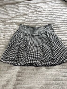 High-Waist Black and White Houndstooth Pleated Skater Skirt/Skort-C pics 4 meas.